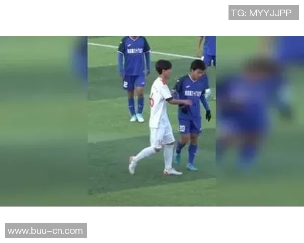 我的足球明星朋友带我走进绿茵场的精彩世界与梦想追逐之旅