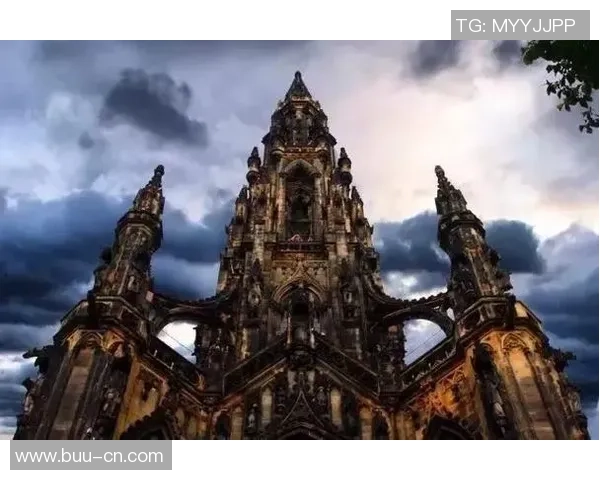 揭开最神秘的足球明星面纱探索他背后的传奇故事与不为人知的生活