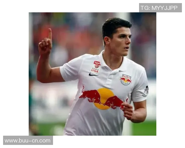 时尚短发造型解析足球明星女球员的魅力与风采