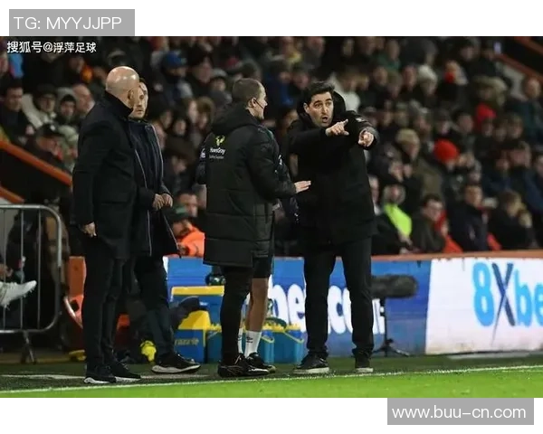 日本足球防守之星的传奇之路与战术智慧解析