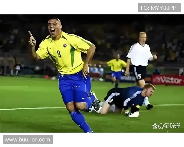 最火足球明星精彩瞬间集锦盘点足坛传奇球员的巅峰表现与感人故事