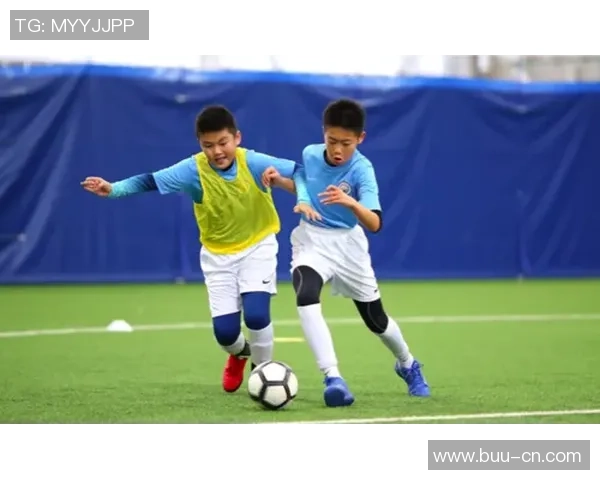 李玮锋：从青涩少年到足球明星的辉煌历程与成就解析