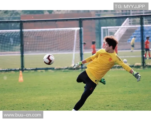 李敏专访：从绿茵场到人生舞台的足球旅程回顾与展望